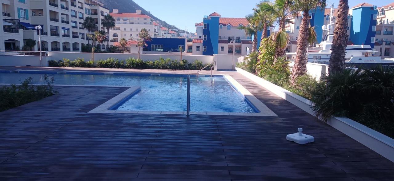 Kings Wharf Quay29 - Large Studio Apartment With 3 Pools - Gym - Rock Views - Holiday And Short Let Apartments In غيبرالتار المظهر الخارجي الصورة
