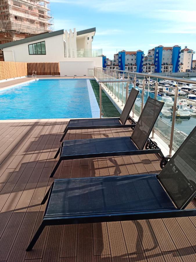 Kings Wharf Quay29 - Large Studio Apartment With 3 Pools - Gym - Rock Views - Holiday And Short Let Apartments In غيبرالتار المظهر الخارجي الصورة