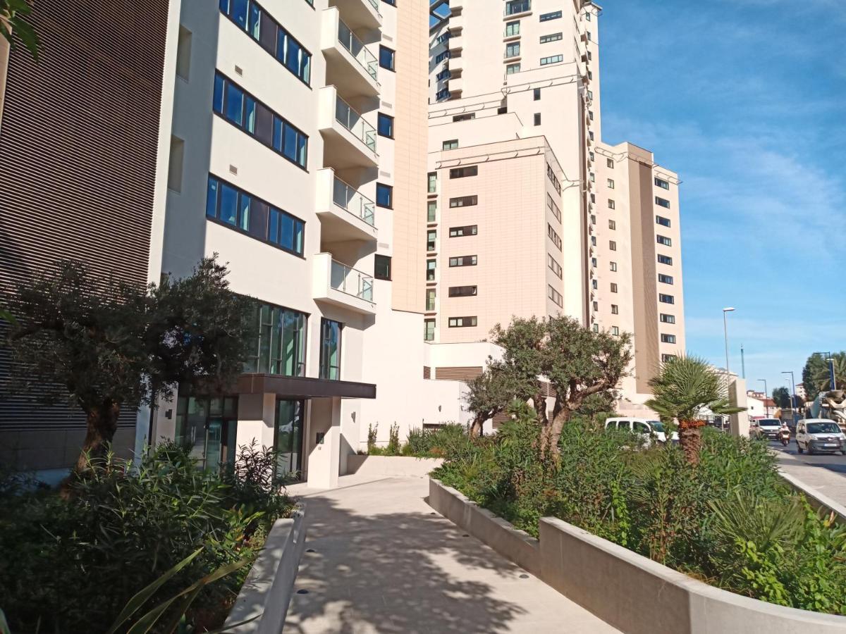 Kings Wharf Quay29 - Large Studio Apartment With 3 Pools - Gym - Rock Views - Holiday And Short Let Apartments In غيبرالتار المظهر الخارجي الصورة